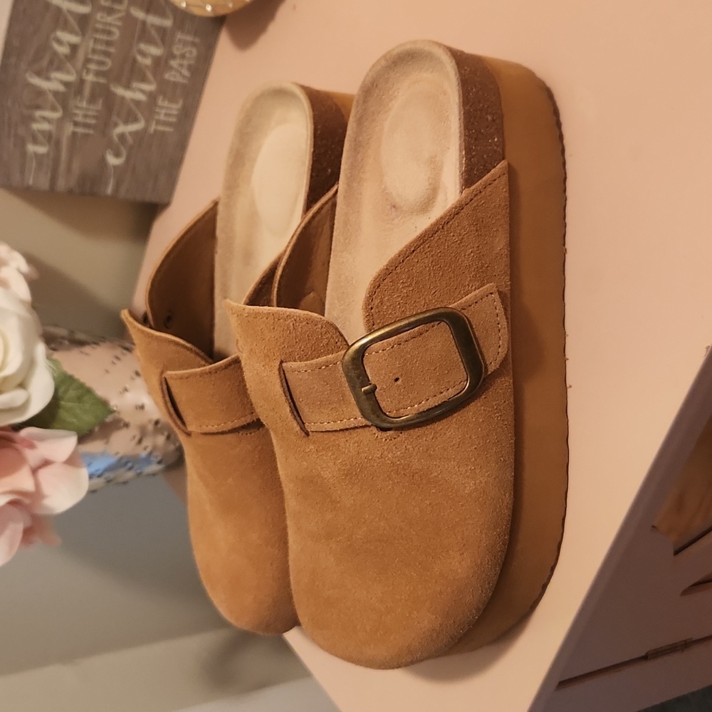 Cushionaire Platform Clogs